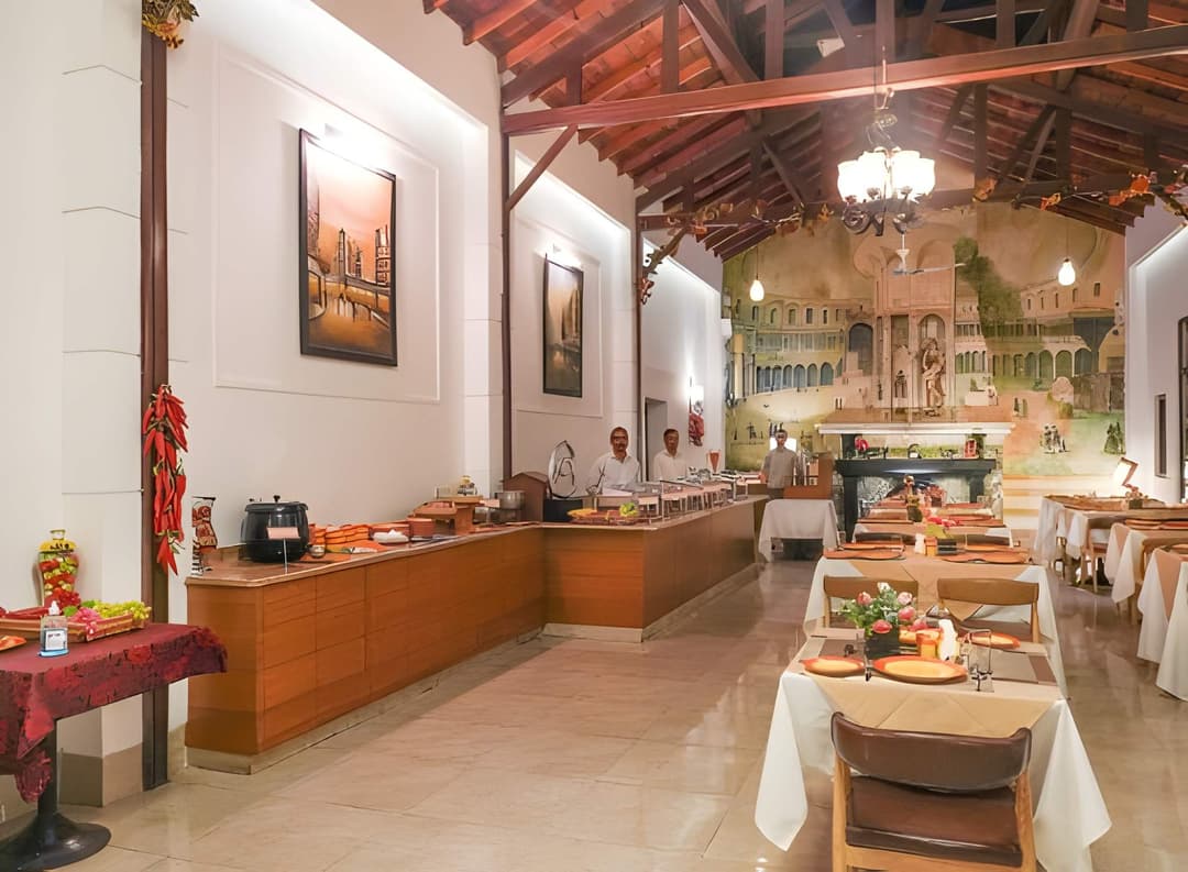 Cloud 9 Restaurant & In-room Dining