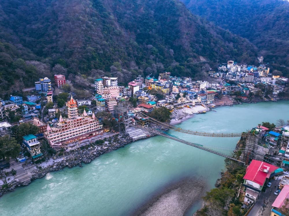 Things to Consider Before Booking a Hotel Near Laxman Jhula